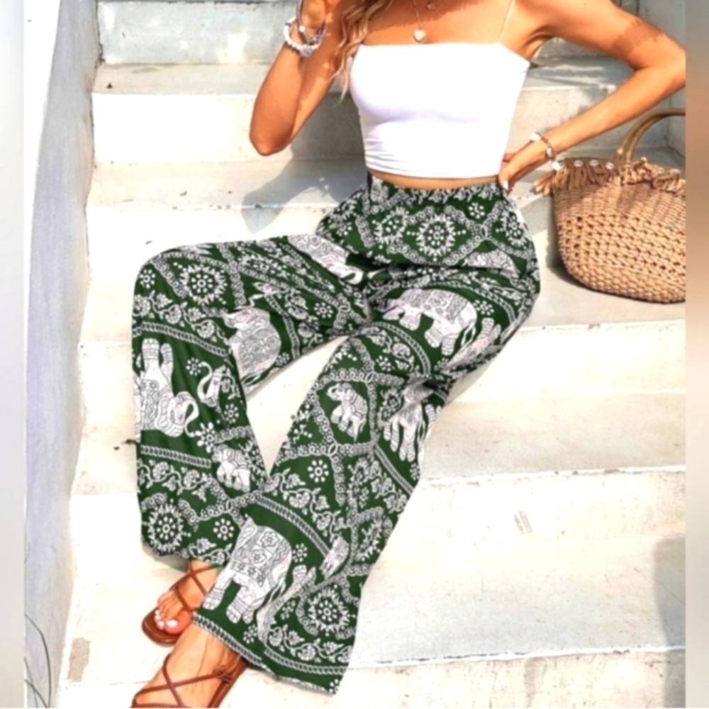 Ladies Green Elephant Print Wide-Leg Pants Sz M